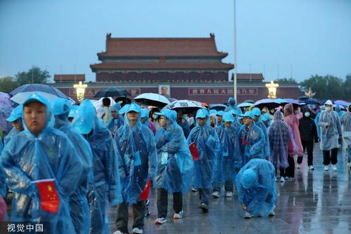 7月1日天安门广场4.1万人看升旗，现场齐声高歌！我亲历的热血一刻