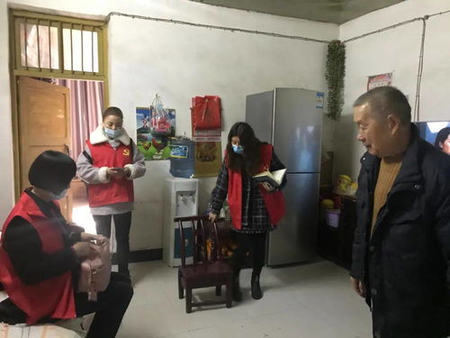 党员干部走访群众场景