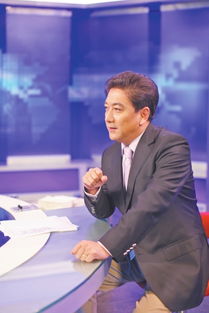 水均益在央视主持节目的画面