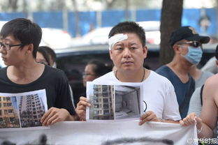 小区周边居民聚集讨论事件