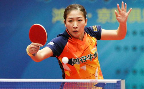 刘诗雯在浙江大学校园内行走