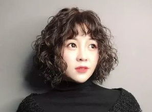 晚晚头发被卷入卷发棒瞬间