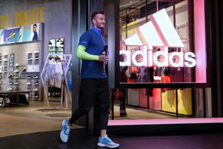 阿迪达斯门店撤下艺人海报现场图