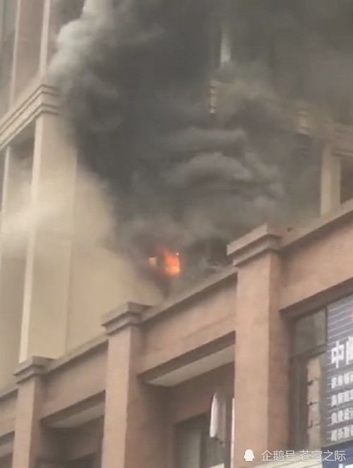 成都电瓶车飞线充电引发火灾，一家四口1死2伤！我亲眼看到楼道变火场