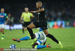 姆巴佩在比赛中带球突破