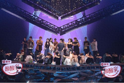 牟倩文获得年度销冠颁奖现场