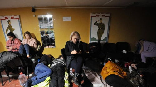 以色列民众进入防空洞避难