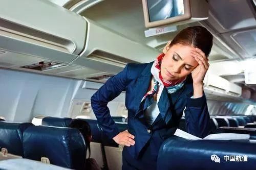 李光洁飞机偶遇《以法之名》观众，真实反应引爆社交平台热议