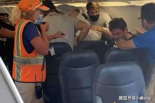 乘客在飞机中戴上面罩