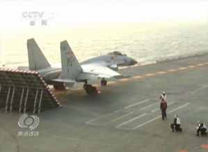 歼-15舰载机整齐列队于山东舰甲板