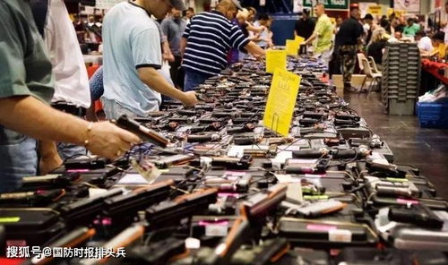 美国街头民众讨论马斯克新政党