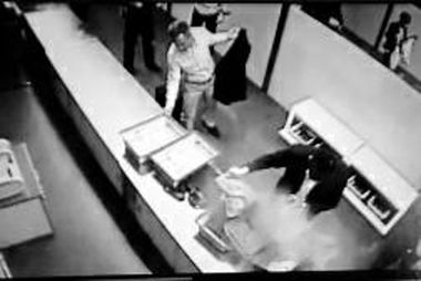 机场安检处检查充电宝