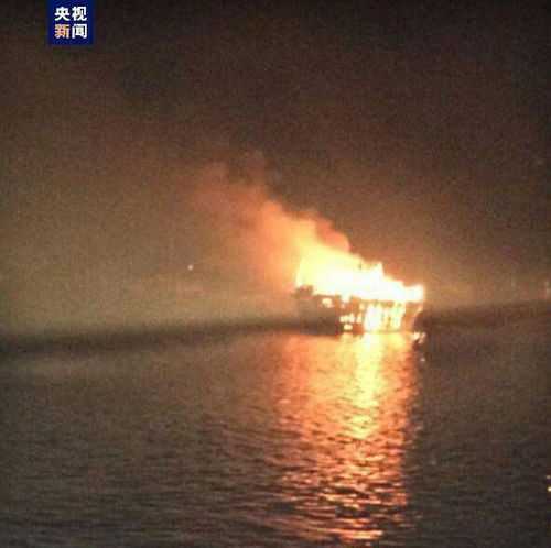 伊朗阿萨卢耶炼油厂航拍图