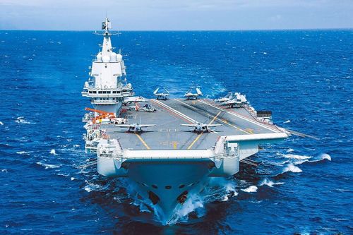 山东舰与市民互动场景