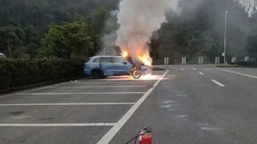 理想MEGA地库起火现场图