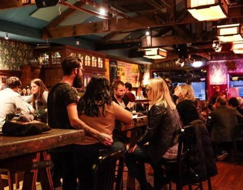 贵阳街头音乐表演现场