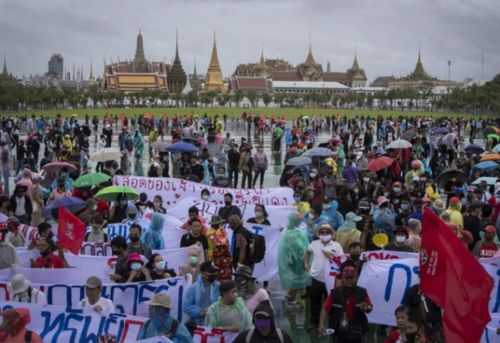泰国街头抗议人群