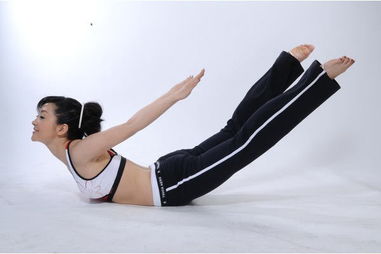 萌兰展示经典一字马动作