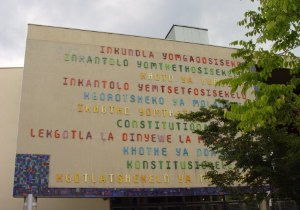 泰国政坛惊魂3天：佩通坦被暂停职务，他信家族再陷风波