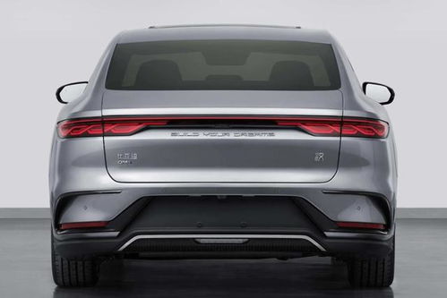 比亚迪汉L赛道改装版正面视角展示定制前脸与灯组设计