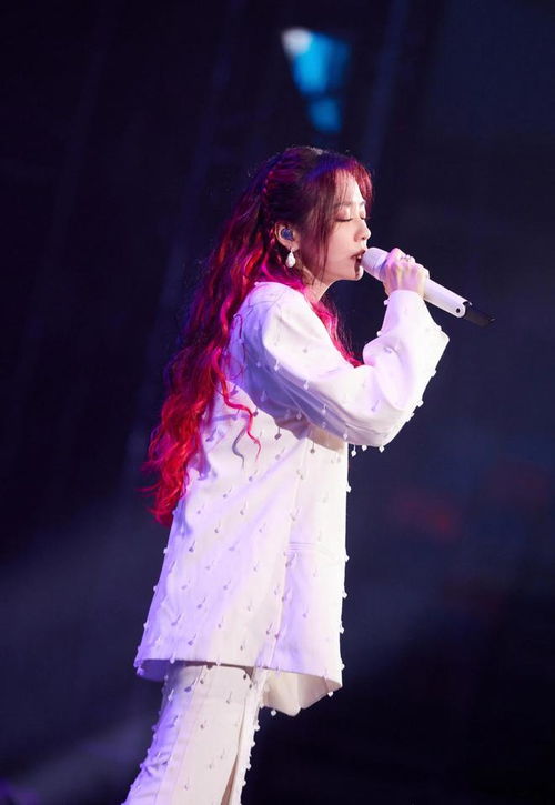 张靓颖回应网红化争议，自曝非老实人引热议