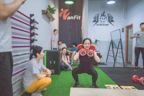 健身时摔倒的画面