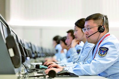 海航回应关舱门现2人上错飞机：及时妥处，背后细节引关注