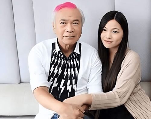 74岁老戏骨捧花接小36岁未婚妻出狱，背后故事太感人