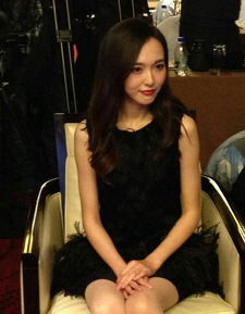 女明星在艰难环境下坚持拍戏