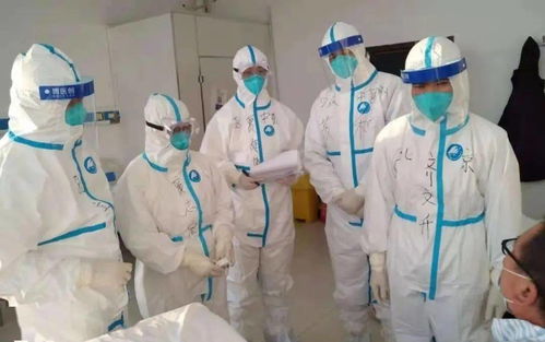 中医师查看脉象