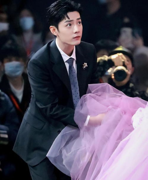 杨紫捂李现的嘴，这对荧幕CP互动太甜啦！