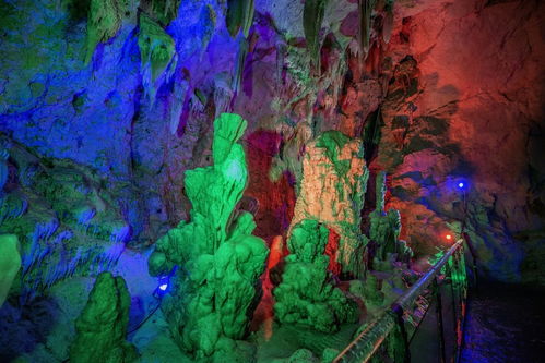 绚丽多彩的溶洞景观