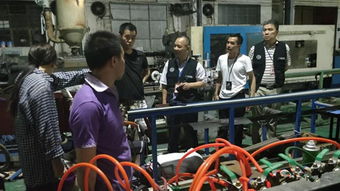 执法人员检查现场