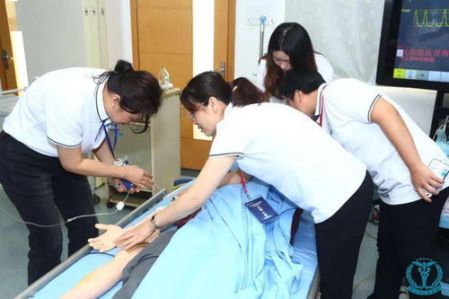 医护人员全力抢救王女士