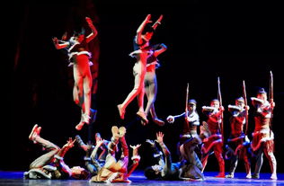 舞台上精彩的表演画面