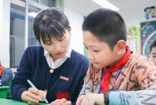 CS专业变文科背后的故事：18个月课程重编，教师怒斥学生无AI只会发呆