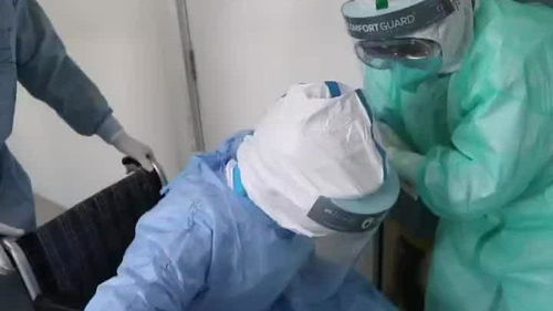 小伙离开空调房散步半小时竟中暑！这些防暑知识你得知道