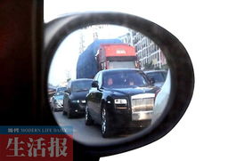 00后用工资买豪车送父亲，网友炸锅！