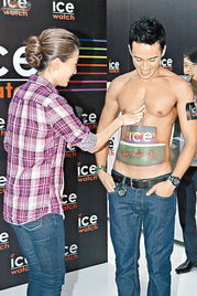 谢婷婷一家合影