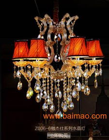 民众围观水晶吊灯