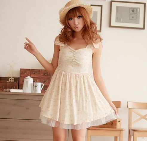 碎花连衣裙搭配不同鞋子效果对比