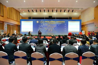 一群工作人员专注地研究航海相关数据