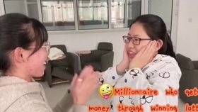 装满钞票的钱袋