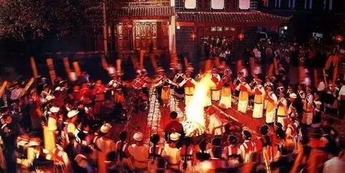 这是火把节热闹的场面