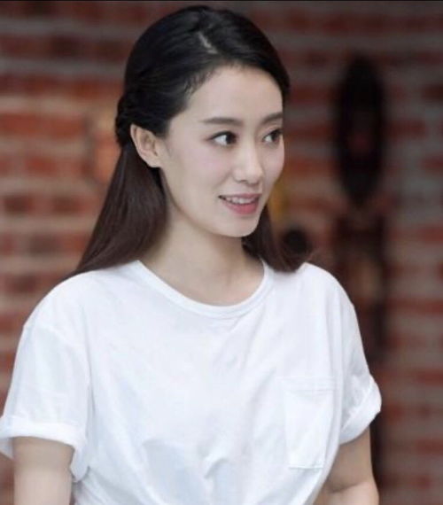 文淇与张小斐同框宣传阿玛尼产品