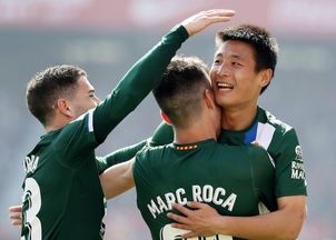 五后卫防守场景