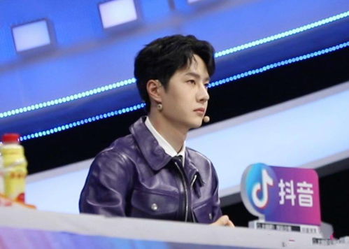 王一博回国首日便投入工作，敬业精神令人钦佩