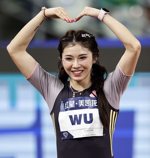 吴艳妮妈妈谈女儿大学被孤立往事