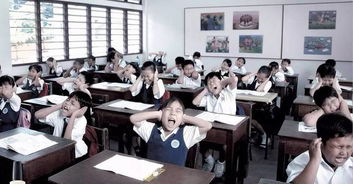 人们讨论工作场景图