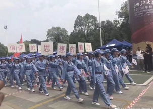 男生圆梦火工大！校领导亲自递送录取通知